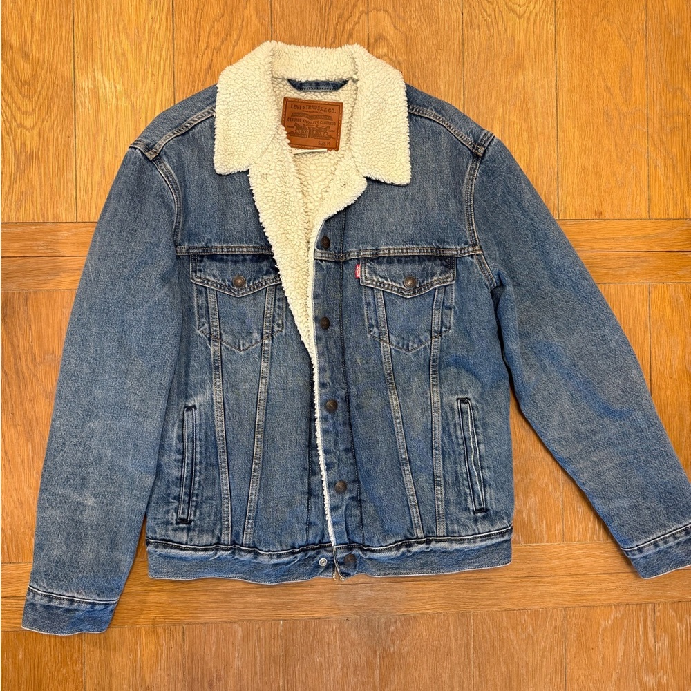 Levi's Classic Blue Denim Jacket with Cream Sherpa Collar